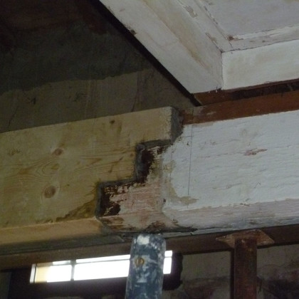 Palazzo Cavriani -Felonica- integrazione trave in legno rimaneggiato